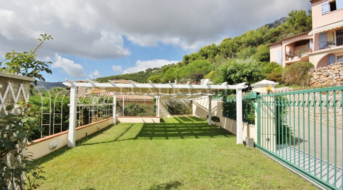 Villa in vendita con piscina e vista sul principato near Monaco, Provence-Alpes-Costa Azzurra,France (9)