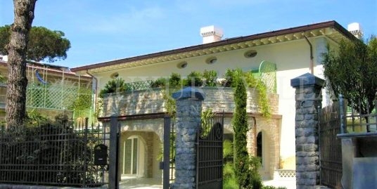 Villa a Forte dei Marmi