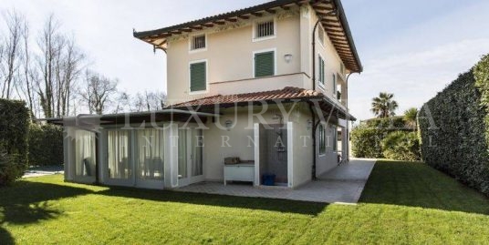Villa a Forte dei Marmi